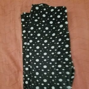 Blank and white leggings